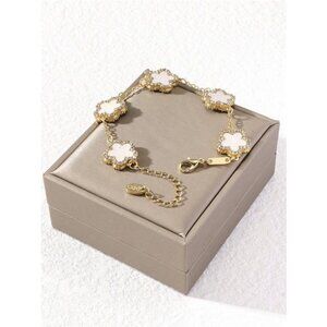 Elegant  Five-Leaf Clover Cubic Zirconia bracelet